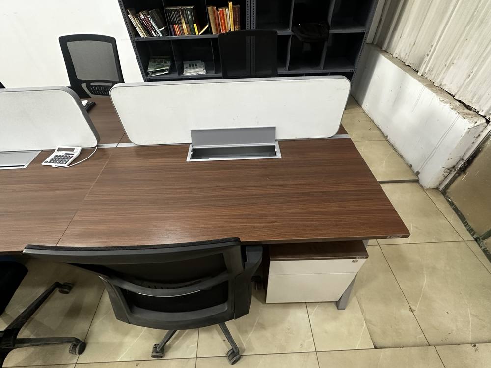 A single desk with a drawer unit and mesh chair